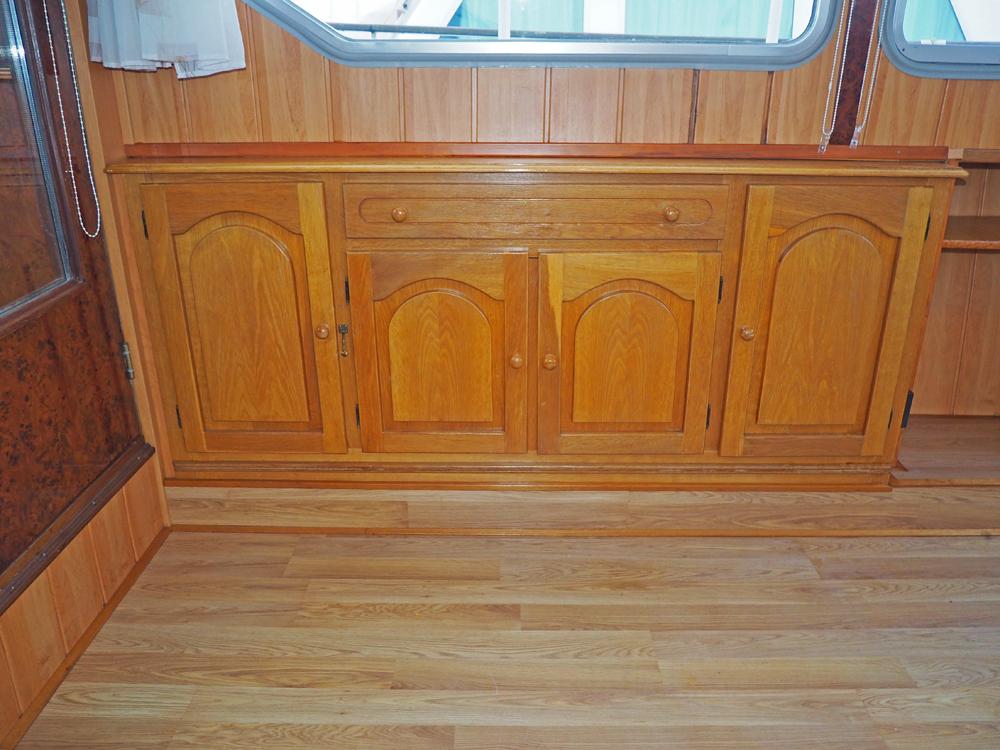 Saloon, Accommodation